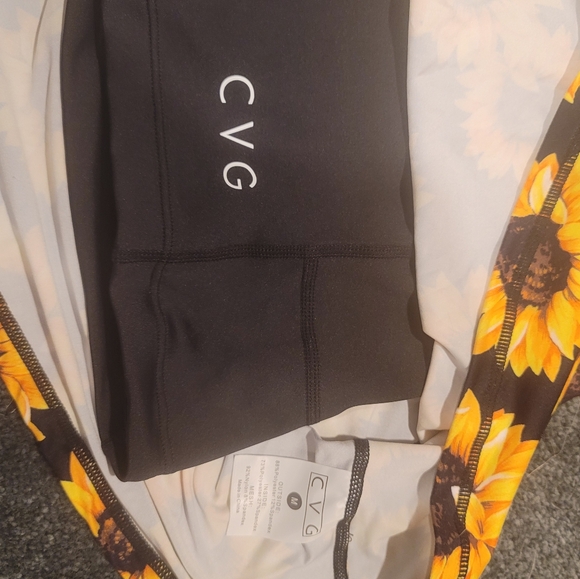 CVG Limitlesss Dress - Picture 3 of 5